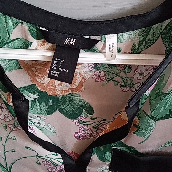 H & M Floral Top - Picture 2 of 4